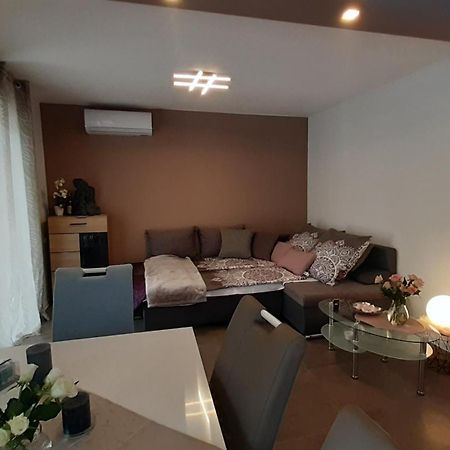 Villa Elke Maria mit Privatpool und Poolmassage Novigrad Istria Zimmer foto