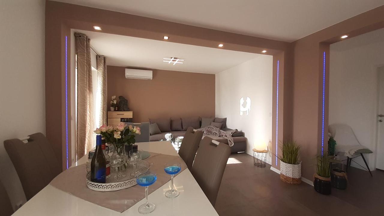 Villa Elke Maria mit Privatpool und Poolmassage Novigrad Istria Exterior foto