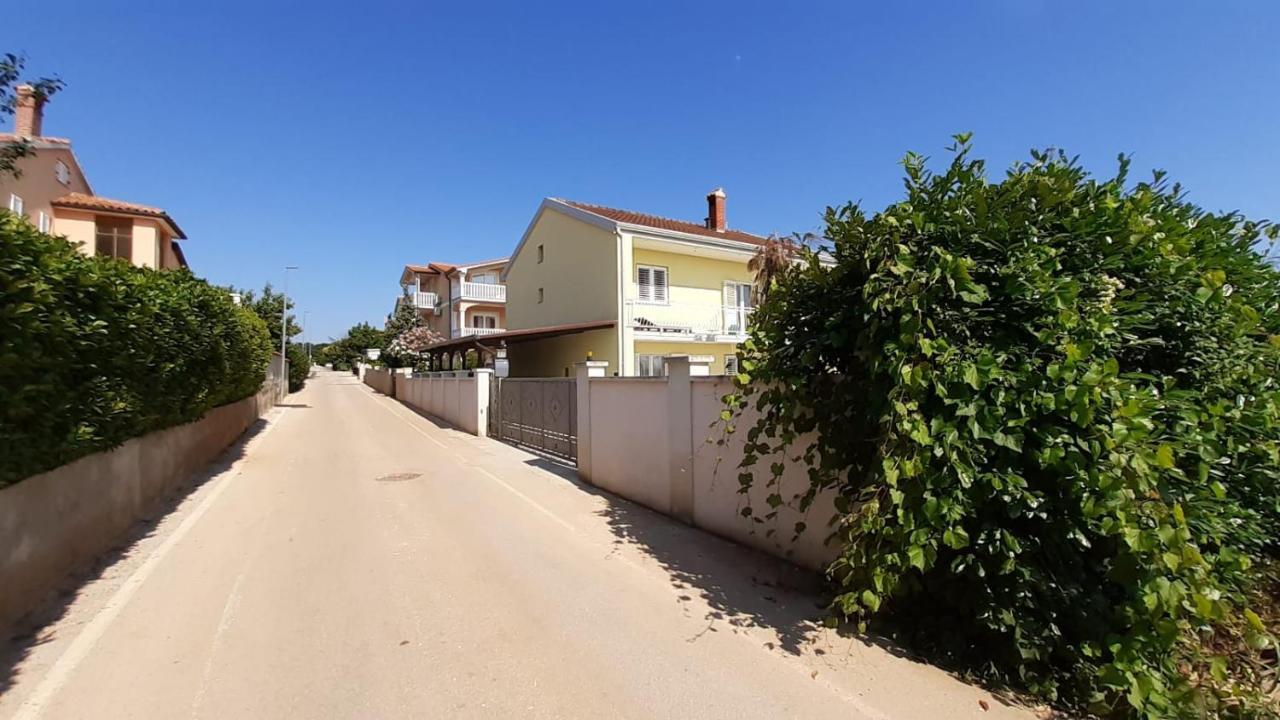 Villa Elke Maria mit Privatpool und Poolmassage Novigrad Istria Exterior foto