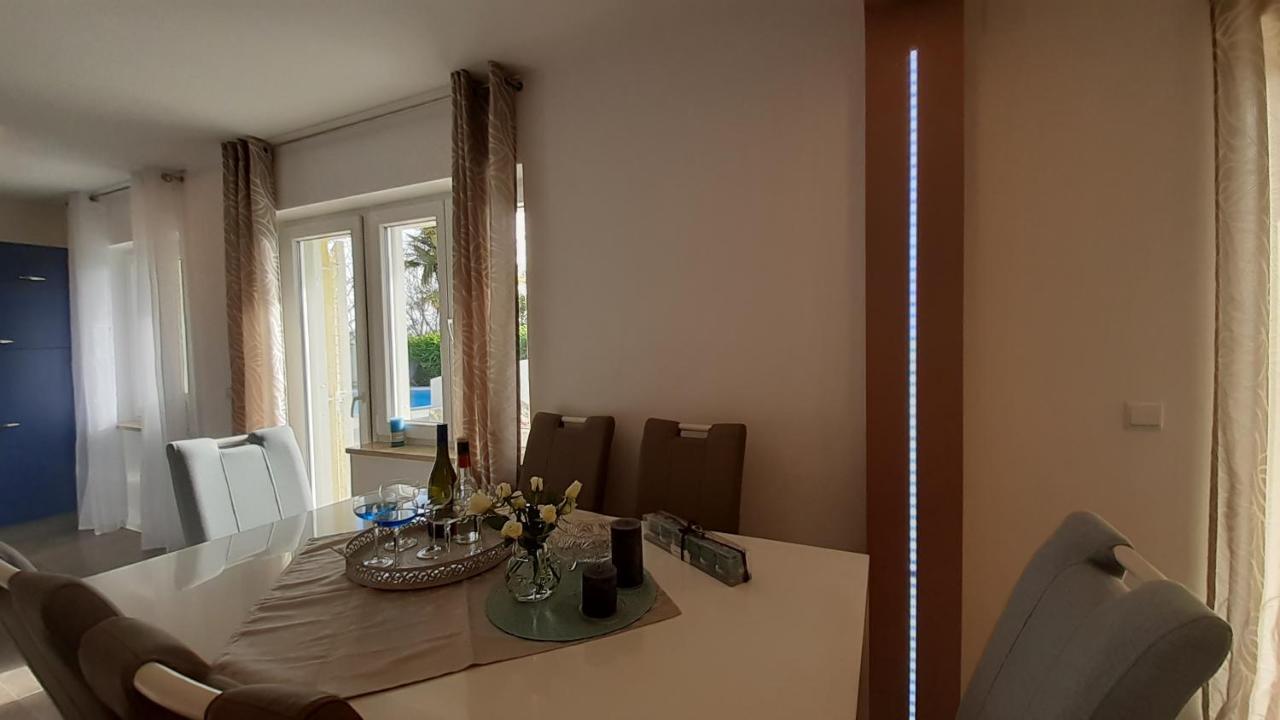Villa Elke Maria mit Privatpool und Poolmassage Novigrad Istria Exterior foto