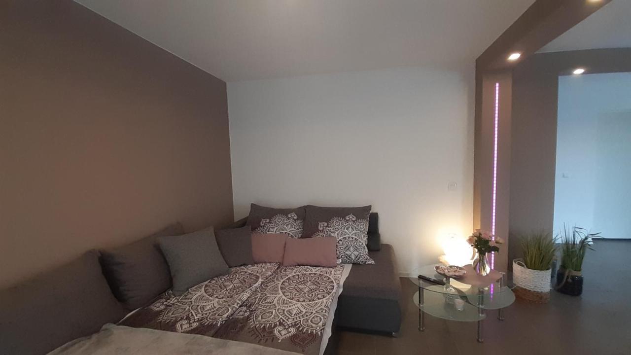 Villa Elke Maria mit Privatpool und Poolmassage Novigrad Istria Exterior foto
