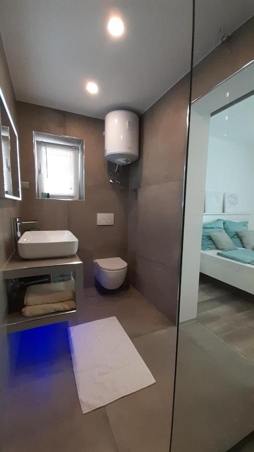 Villa Elke Maria mit Privatpool und Poolmassage Novigrad Istria Exterior foto