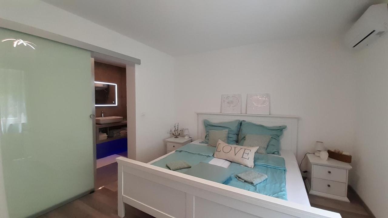 Villa Elke Maria mit Privatpool und Poolmassage Novigrad Istria Exterior foto