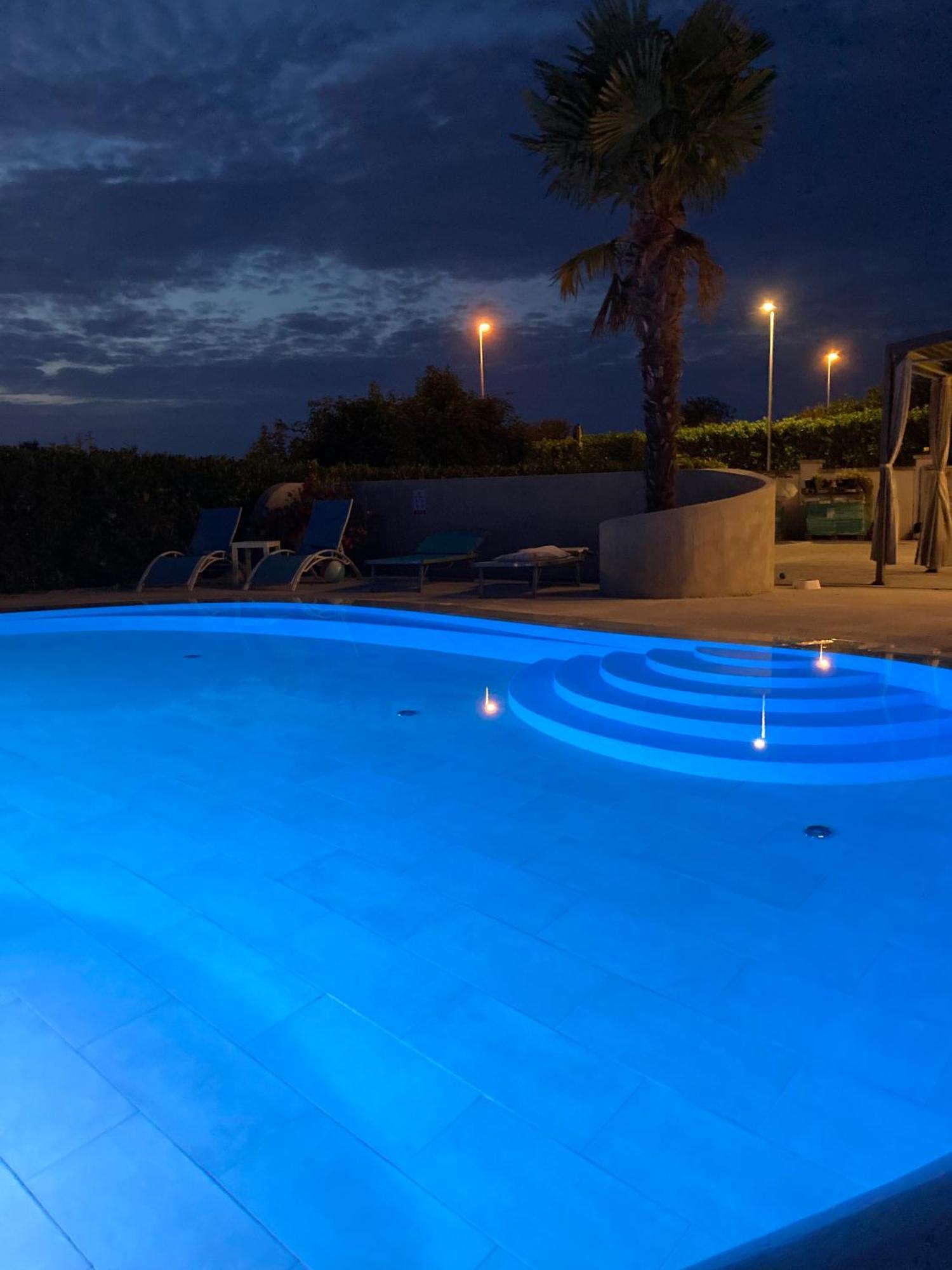 Villa Elke Maria mit Privatpool und Poolmassage Novigrad Istria Exterior foto